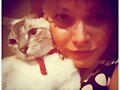 Taryn Marler con su gato