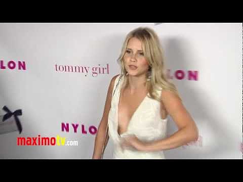 Claire Holt sesi&oacute;n de fotos en la alfombra roja