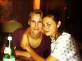 Phoebe Tonkin con un amigo