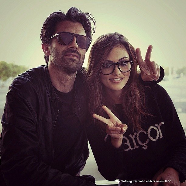 Phoebe Tonkin con un amigo
