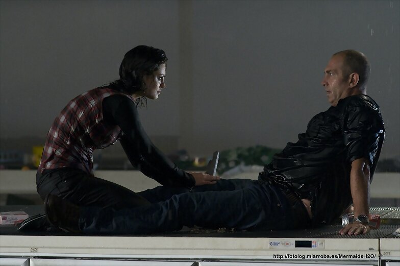Still de 'Bait 3D' de Phoebe Tonkin como Jaimie