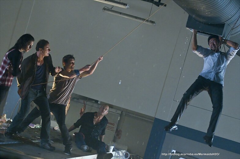 Still de 'Bait 3D' de Phoebe Tonkin como Jaimie