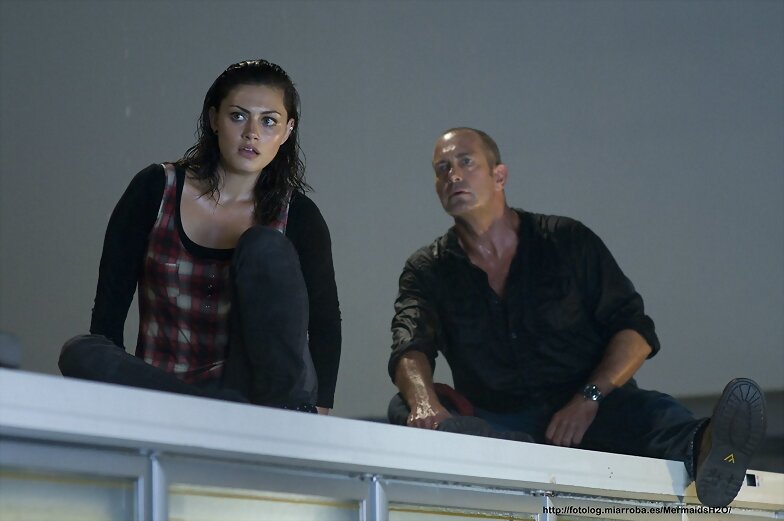 Still de 'Bait 3D' de Phoebe Tonkin como Jaimie