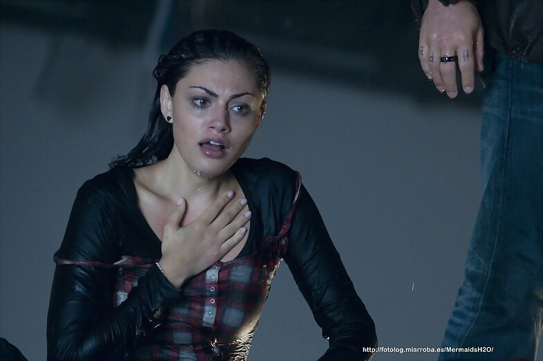 Still de 'Bait 3D' de Phoebe Tonkin como Jaimie