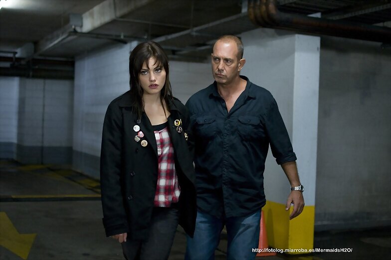 Still de 'Bait 3D' de Phoebe Tonkin como Jaimie
