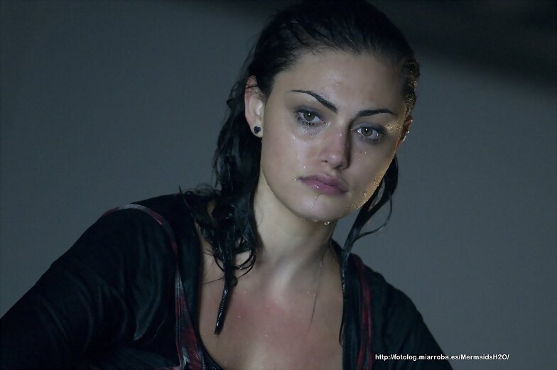 Still de 'Bait 3D' de Phoebe Tonkin como Jaimie