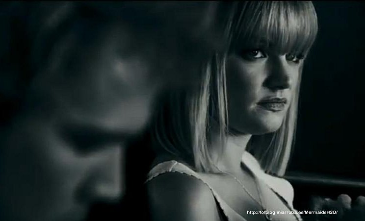 Lincoln Lewis y Cariba Heine en 'Bait 3D'