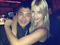 Claire Holt con un amigo