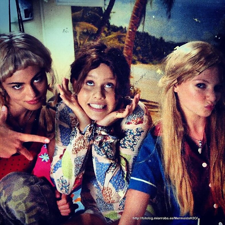 Cleo Emma y Rikki disfrazadas de la otra