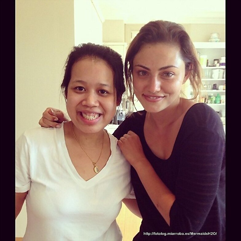 Phoebe Tonkin con una fan