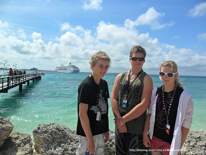 Trent Sullivan con sus amigos