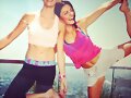 Phoebe Tonkin con su amiga Teresa Palmer