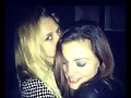 Phoebe Tonkin con su amiga Teresa Palmer
