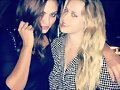 Phoebe Tonkin con su amiga Teresa Palmer