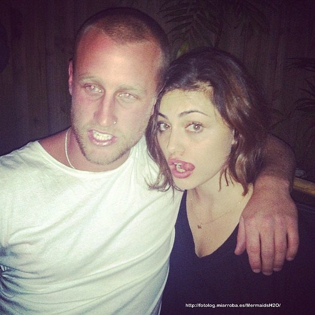 Phoebe Tonkin con un amigo