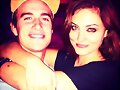 Phoebe Tonkin con un amigo