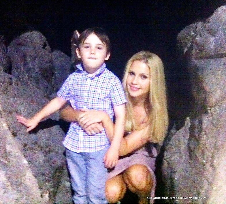 Claire Holt con sus fans de 'The Vampire Diaries'