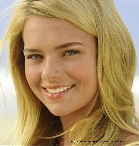 Bella Hartley (Indiana Evans)