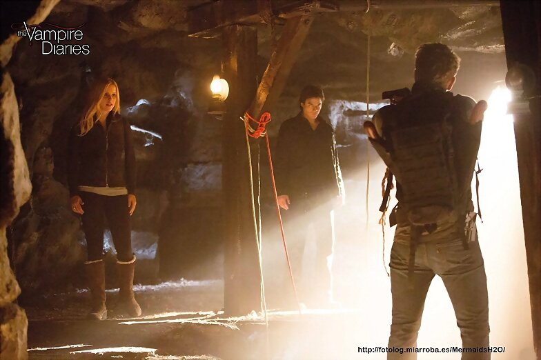 Crónicas Vampíricas 4x14 Down The Rabbit Hole