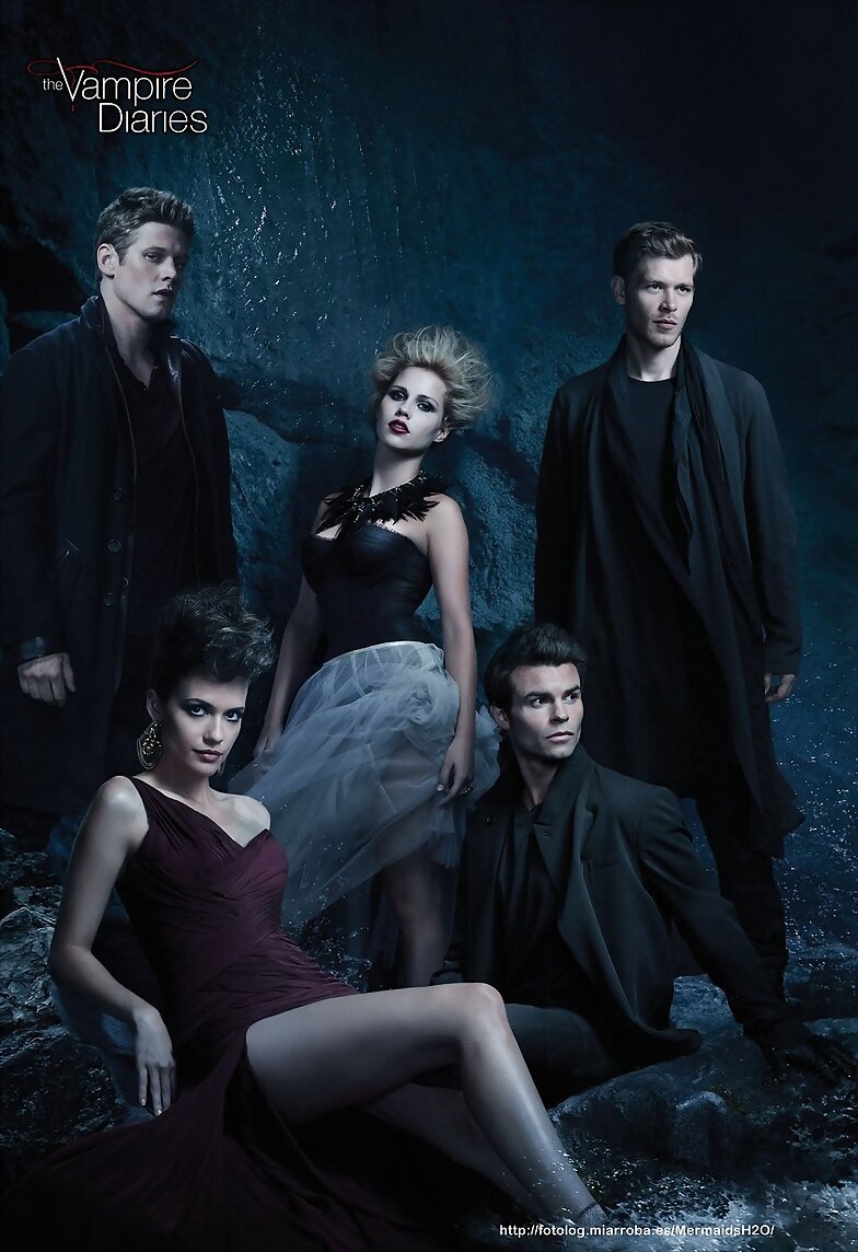 Claire Holt como Rebekah en The Vampire Diaries
