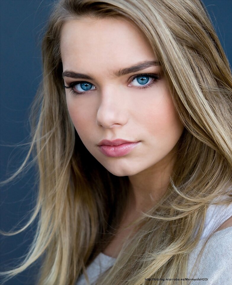 Indiana Evans photoshoot para Ben Timony