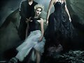 Claire Holt como Rebekah en The Vampire Diaries