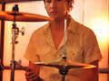 Lewis de bateria en la 3&ordf; temporada!