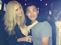 Claire Holt con un amigo
