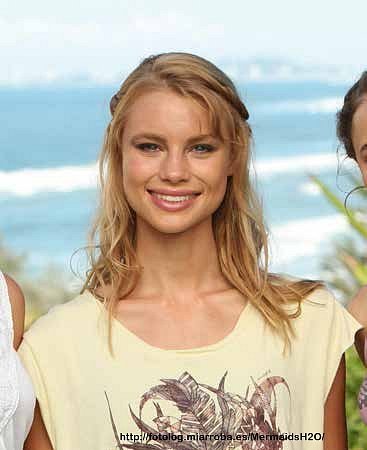 Lucy Fry interpreta a Lyla en Mako Mermaids