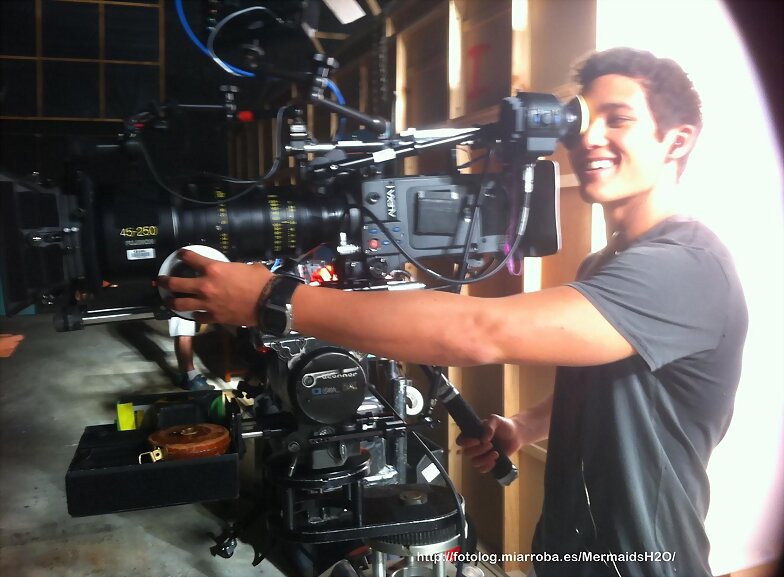 Chai Romruen (Zac) en el rodaje de Mako Mermaids