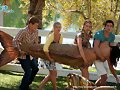 Cam, Sirena, Lyla y Zac llevando a Nixie