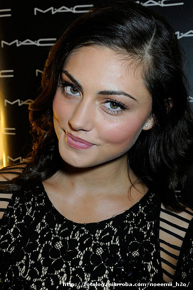 Phoebe Tonkin