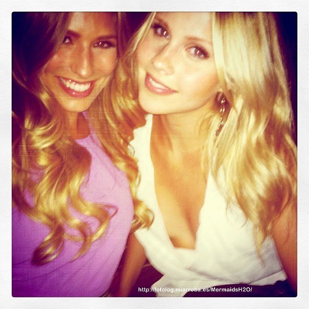 Claire Holt con una amiga Renee Bargh