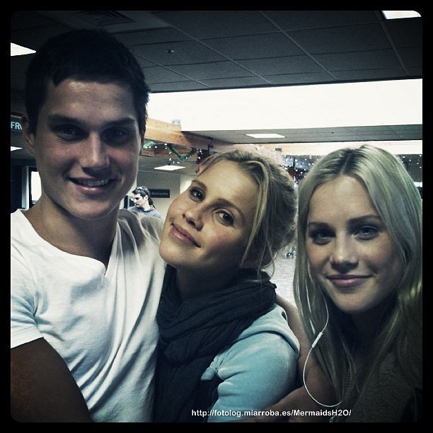 Claire Holt con sus familiares