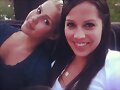 Claire Holt con una de sus hermanas