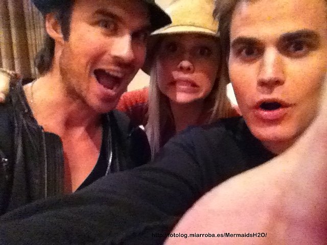 Claire Holt con Ian Somerhalder y Paul Wesley