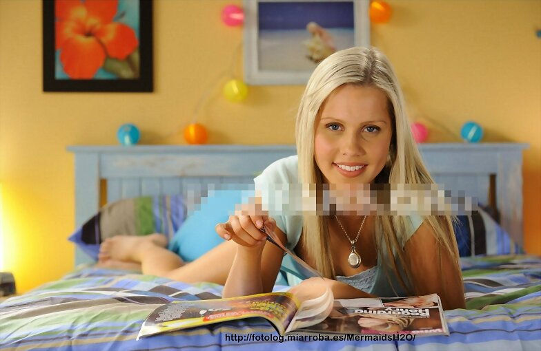 Emma Gilbert (Claire Holt) en H2O Just Add Water