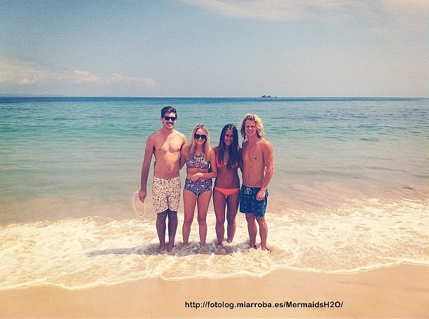 Cleo Massey con amigos en la playa