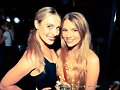 Indiana Evans con su hermana Alexis Evans