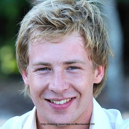 Angus McLaren (Lewis en H2O)