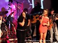 Cleo Massey cantando