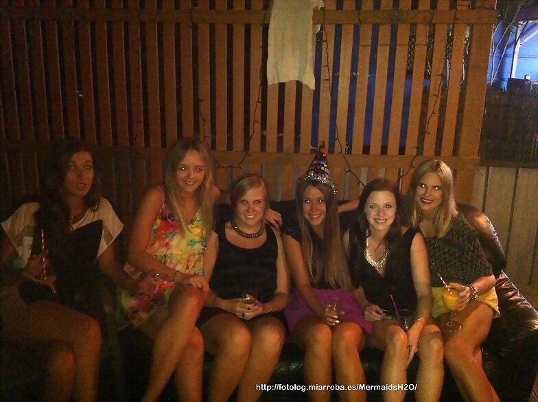 Cleo Massey con sus amigas