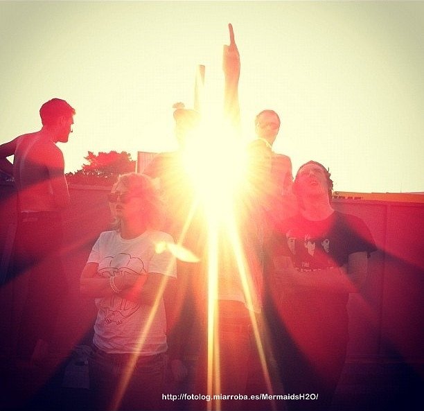 Cariba Heine con sus amigos