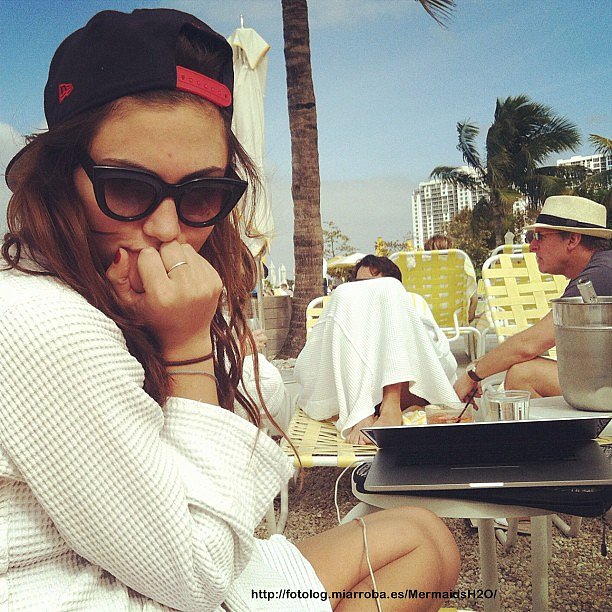 Phoebe Tonkin de vacaciones en Miami