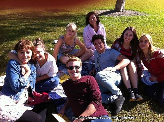El cast de Mako Mermaids