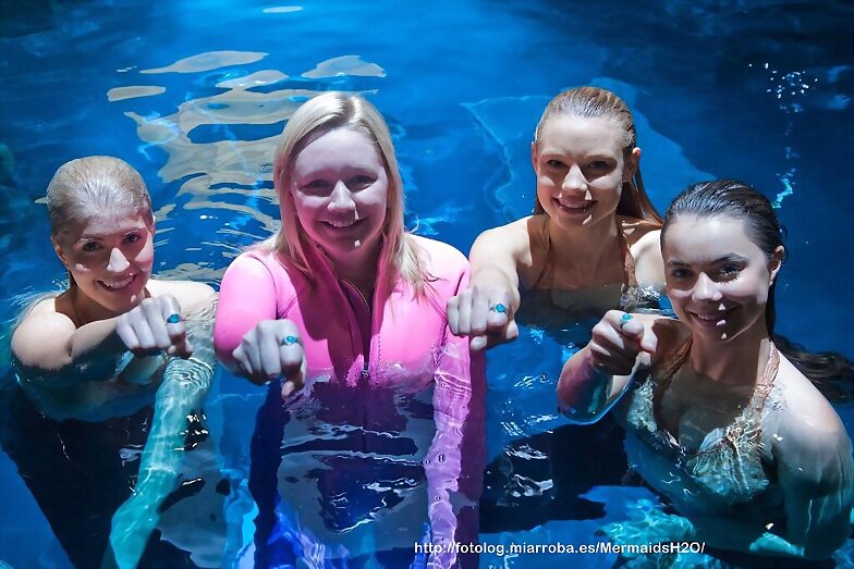 Erin Miller de visita en el set de Mako Mermaids