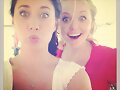Gemma Forsyth y Brooke Lee en el set Mako Mermaids