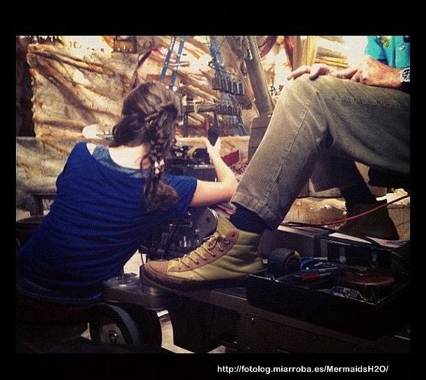 Ivy Latimer en el set de Mako Mermaids