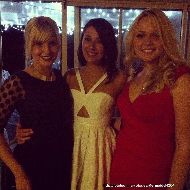 Amy, Gemma y Brooke en el set de Mako Mermaids