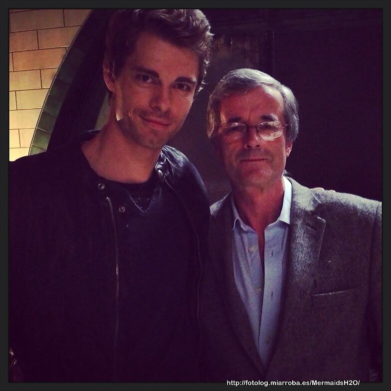 Luke Mitchell en el set de The Tomorrow People